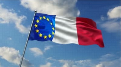 fillon_invents_new_french_flag_with_eu_stars_eurofora_400