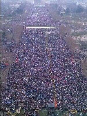 paris_manif_for_family_c._bionc_overall_eifel_400_01