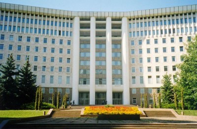 parlament_buiding_moldova_400