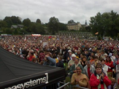 people_at_open_air_mass_at_lourdes_field_400